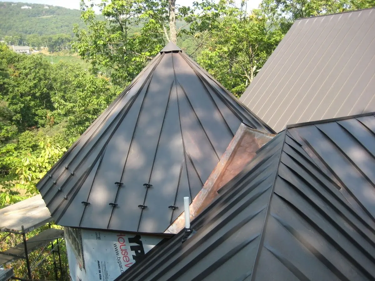 Professional Roof Tarp Installation by Craftsman Roofing in Lake of the Woods